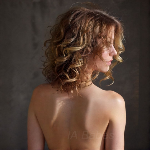 Axelle, 25 ans, cherche partenaire érotique pour nuits enflammées et complicité.